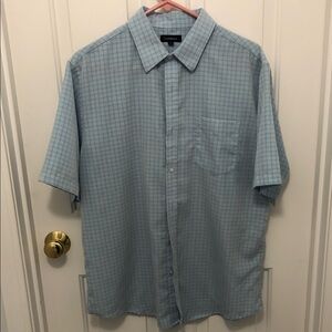 Croft and Barrow Men’s Pale Blue Grid Short Sleeve Button-Down Shirt